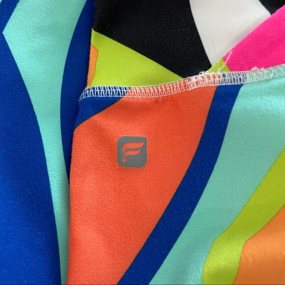 Fabletics Winn Printed PowerHold Capri Size XS Multicolor 90s Barbie Geometric - Picture 2 of 9